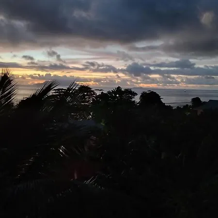 E&E Self Catering Hotel Beau Vallon  Exterior photo