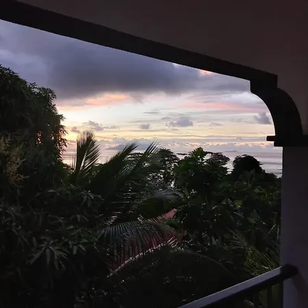 E&E Self Catering Hotel Beau Vallon  Exterior photo
