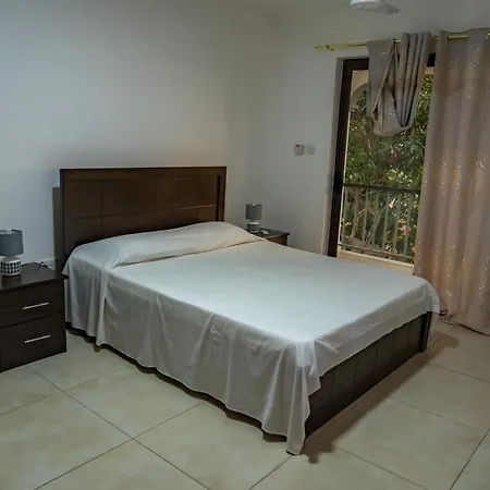 E&E Self Catering Hotel Beau Vallon  Exterior photo